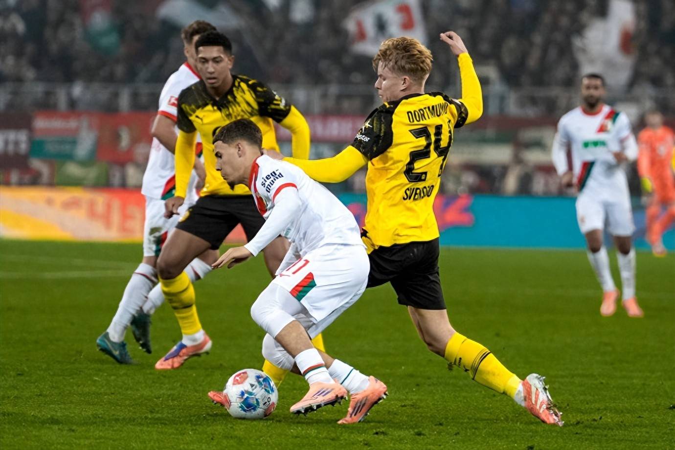 冲刺阶段德国杯传出新动向,法兰克福更衣室发声,管理层表态:管理层满意,数据趋势出现新变化的简单介绍-竞博电竞