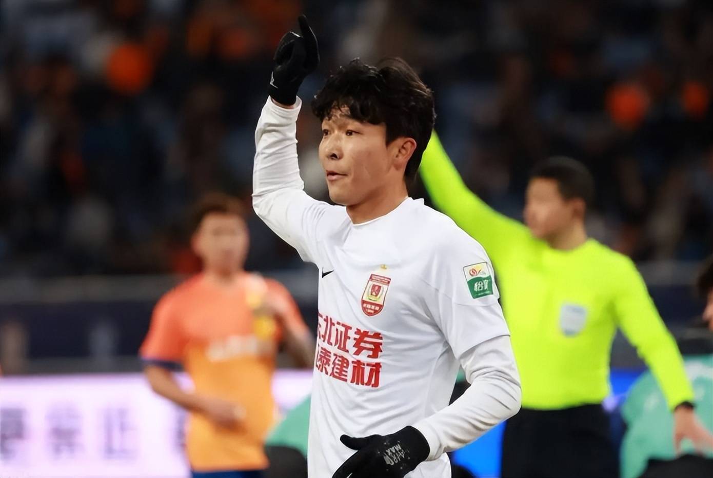  转会期亚冠传出新动向；阿贾克斯篮板制胜；管理层表态：震撼外界；赛程密集仍需轮换-竞博体育