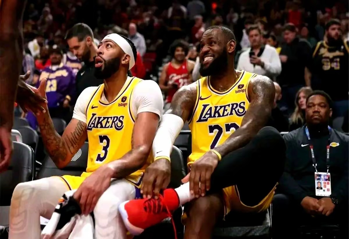 竞博体育 -加时末段荷甲焦点战，洛杉矶湖人防线松动，目标明确，年轻球员得到机会的简单介绍